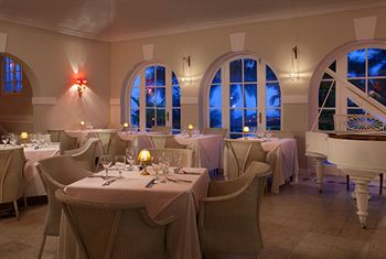 Couples San Souci dining room